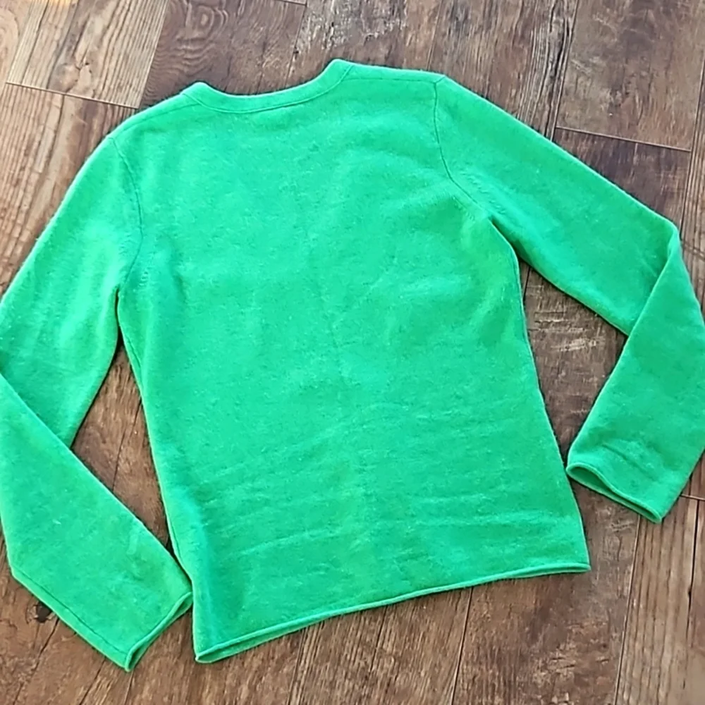 💚 Cashmere Long Sleeved V-Neck Top, Size Medium, Price FIRM